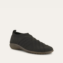 Load image into Gallery viewer, Okahu - Black Knit
