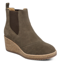 Load image into Gallery viewer, Dawn Wedge Boot-Dark Olive
