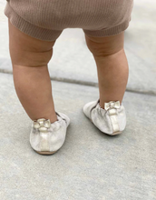 Load image into Gallery viewer, Soft Sole Pretty Pearl - Gold
